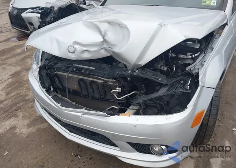 2009 Mercedes-Benz C 300 Luxury 4Matic/Sport 4Matic z USA, uszkodzony, nr VIN WDDGF81XX9F267668